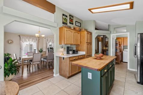 705 Sequoia Street Windsor CA 95492