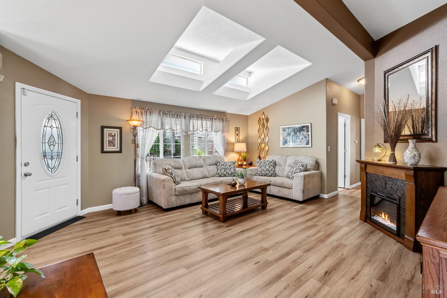 705 Sequoia Street Windsor CA 95492