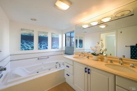 38 S 40 Dock Sausalito CA 94965