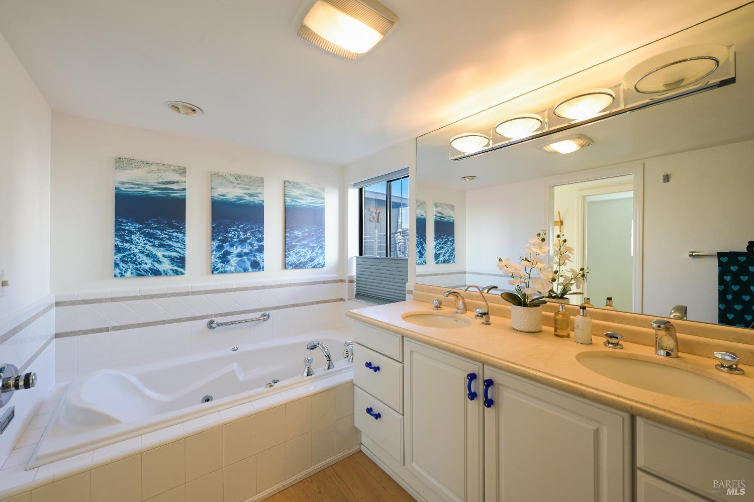 38 S 40 Dock Sausalito CA 94965