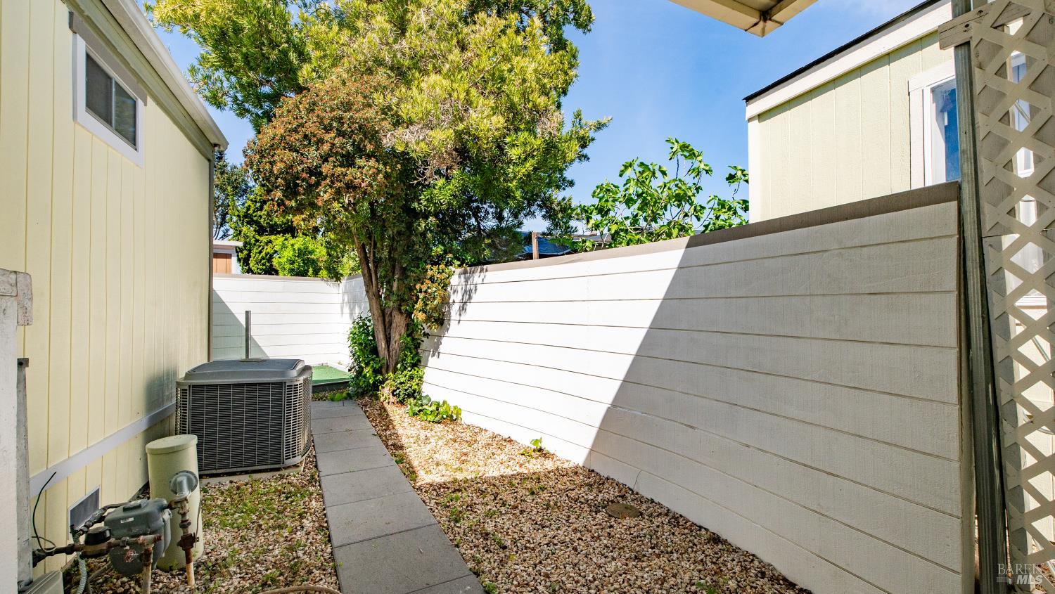 19 Newell Circle Napa CA 94558