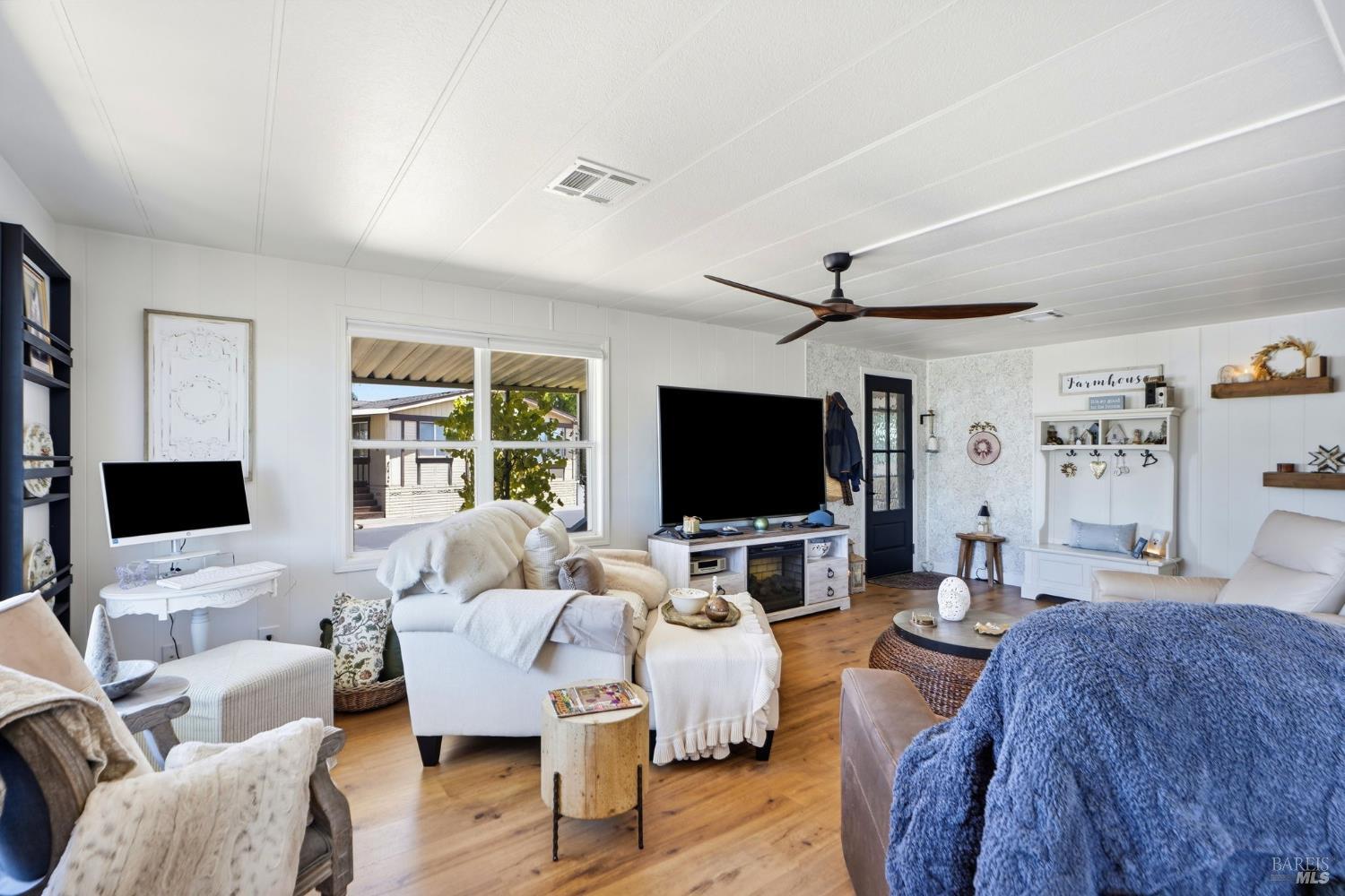703 Sequoia Street Windsor CA 95492