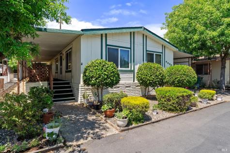 8009 Cliffrose Street Windsor CA 95492