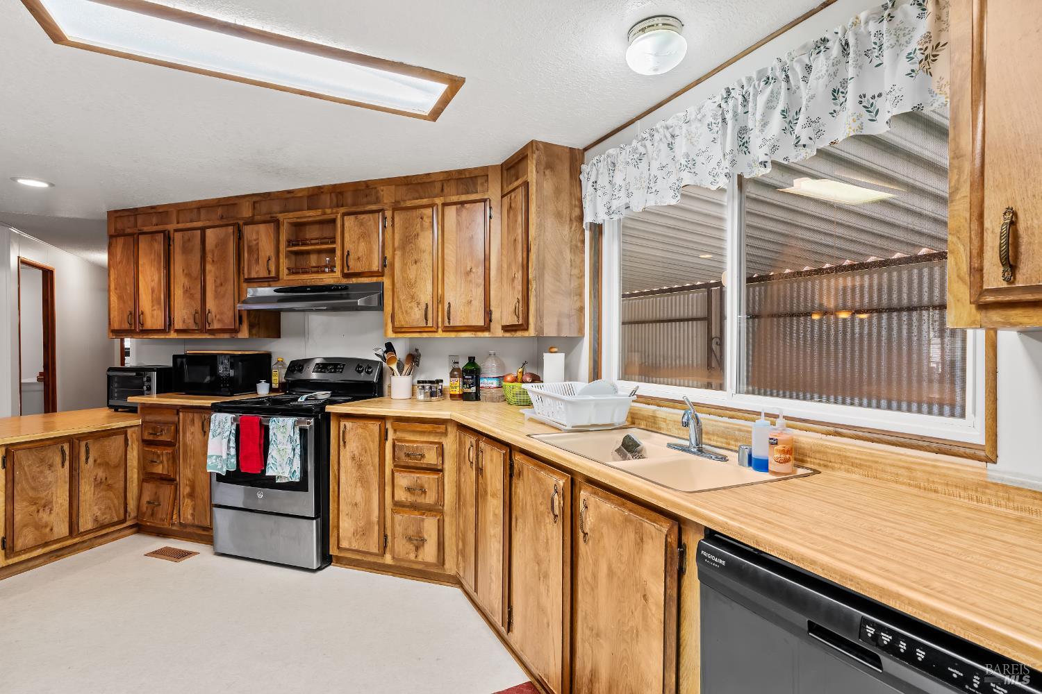 8009 Cliffrose Street Windsor CA 95492