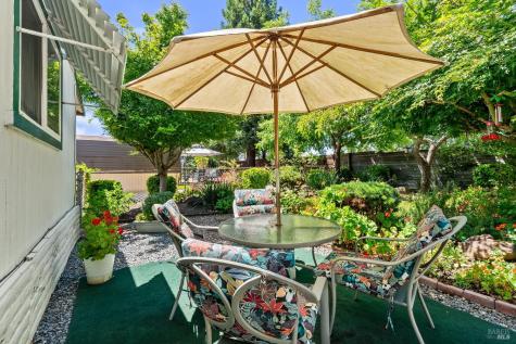 8009 Cliffrose Street Windsor CA 95492