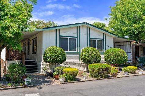 8009 Cliffrose Street Windsor CA 95492
