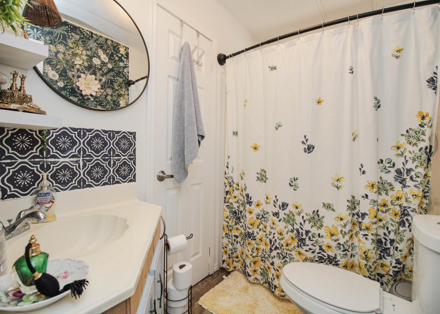 4226 Floral Sacramento CA 95834