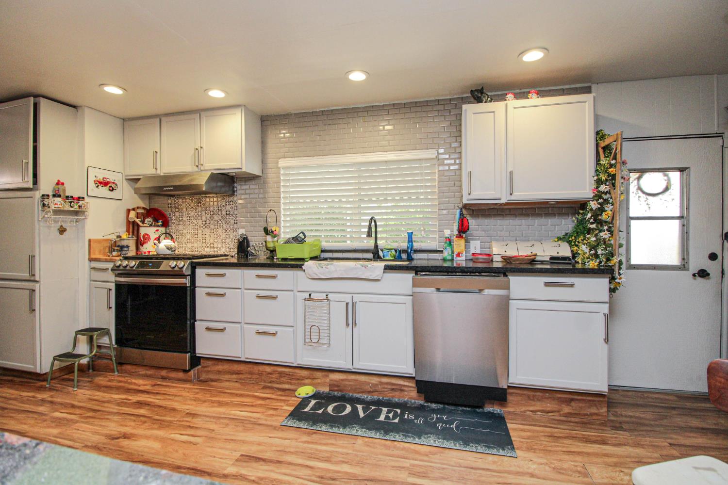 4226 Floral Sacramento CA 95834
