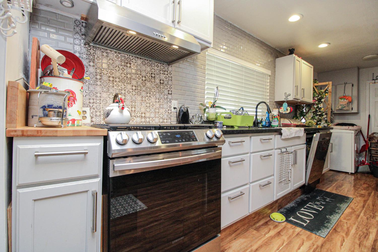 4226 Floral Sacramento CA 95834