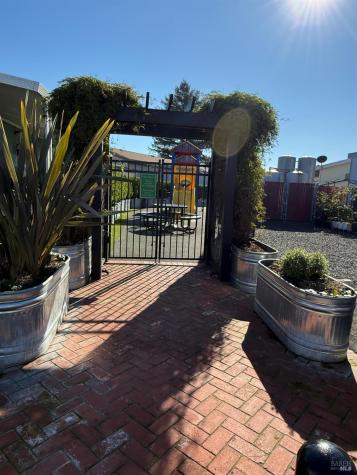 190 Apple Lane Santa Rosa CA 95407