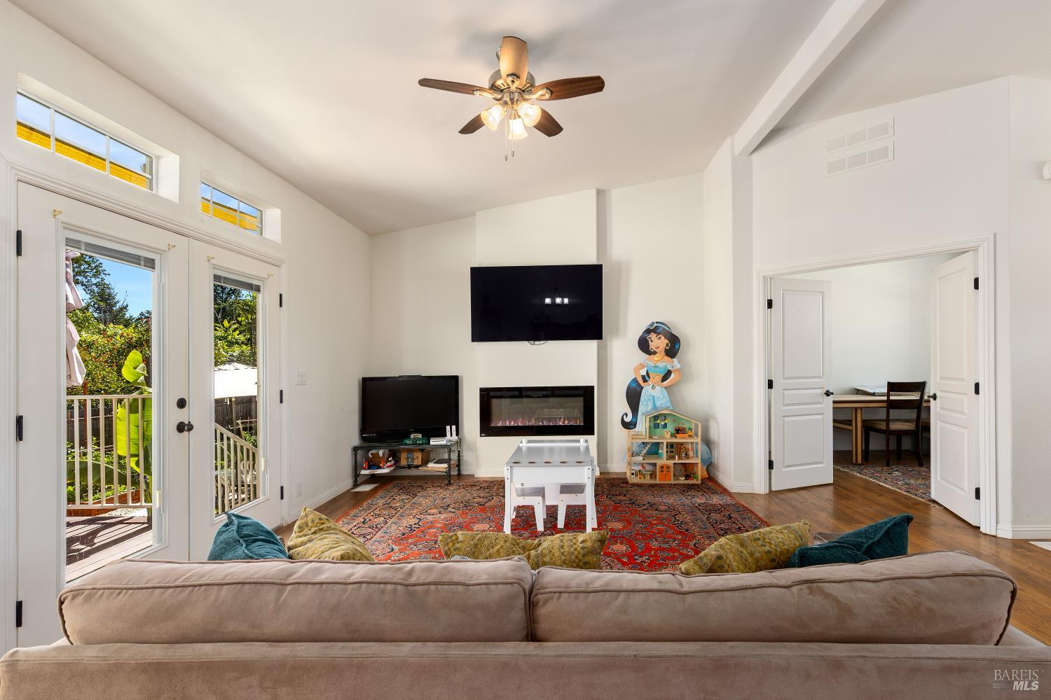 21272 Stewart Street Middletown CA 95461