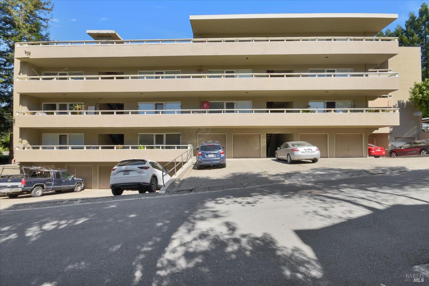 1118 Sir Francis Drake Boulevard Kentfield CA 94904