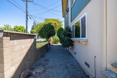 420-422 Klute Street Santa Rosa CA 95401