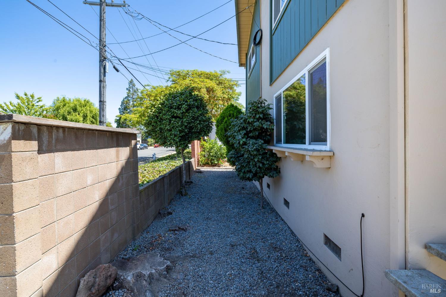 420-422 Klute Street Santa Rosa CA 95401