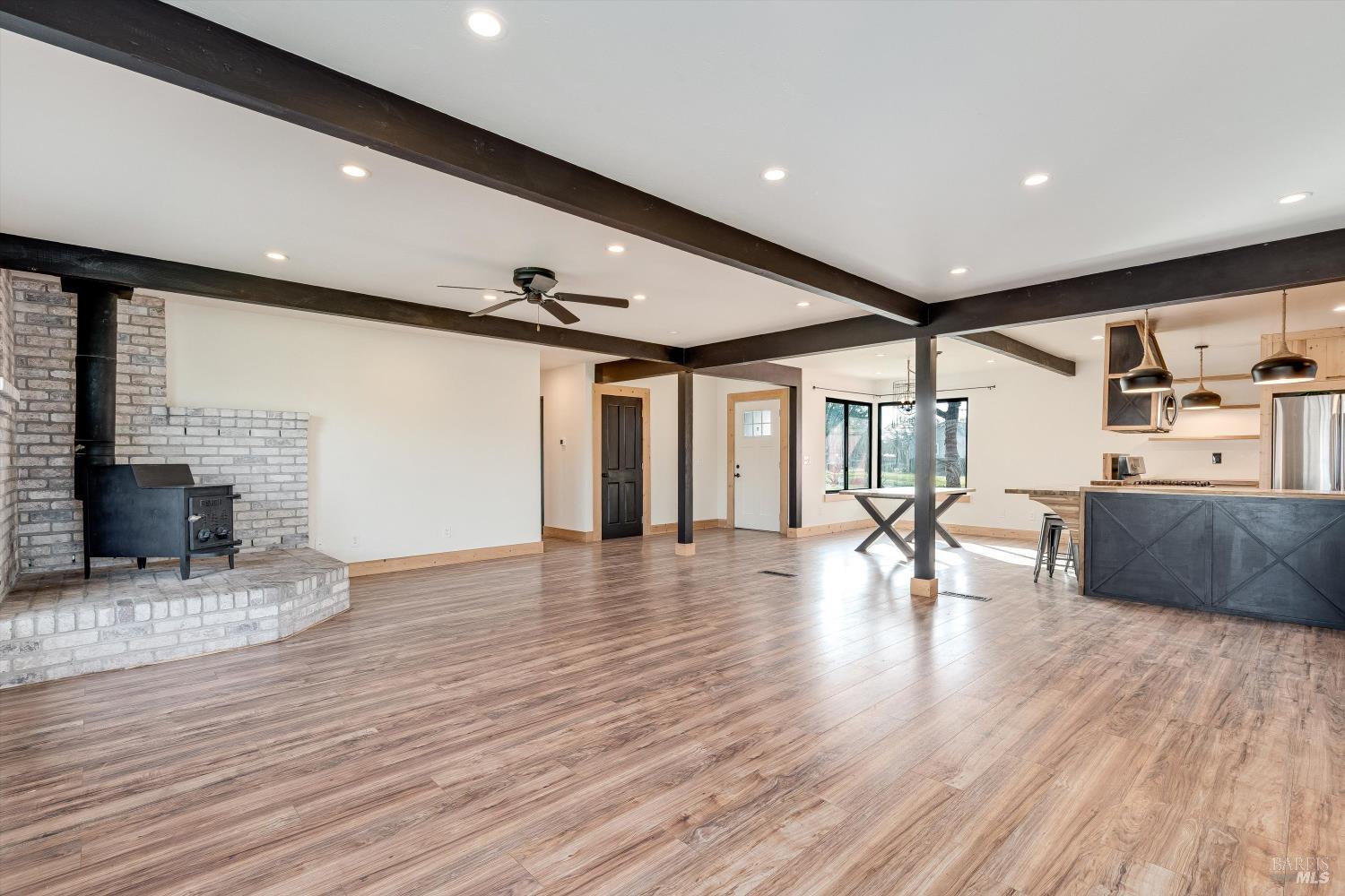985-5354 Win Gumview Road Windsor CA 95492