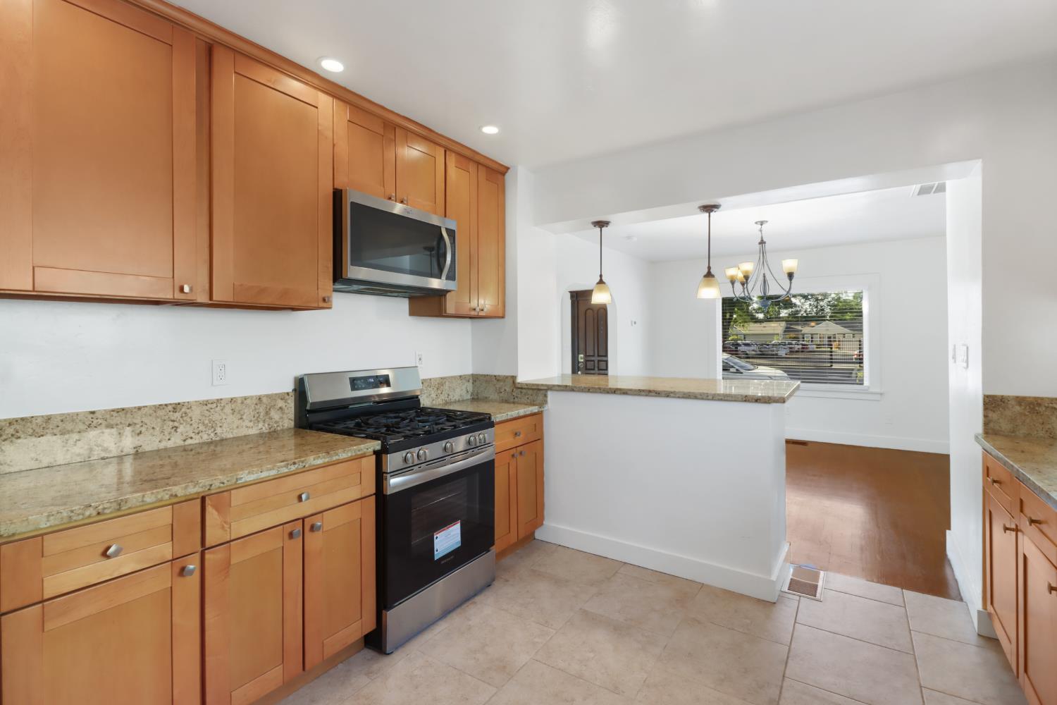 1812 El Monte Avenue Sacramento CA 95815