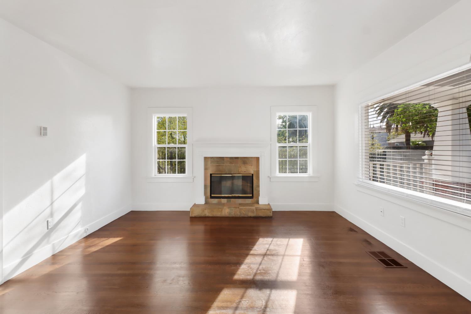 1812 El Monte Avenue Sacramento CA 95815