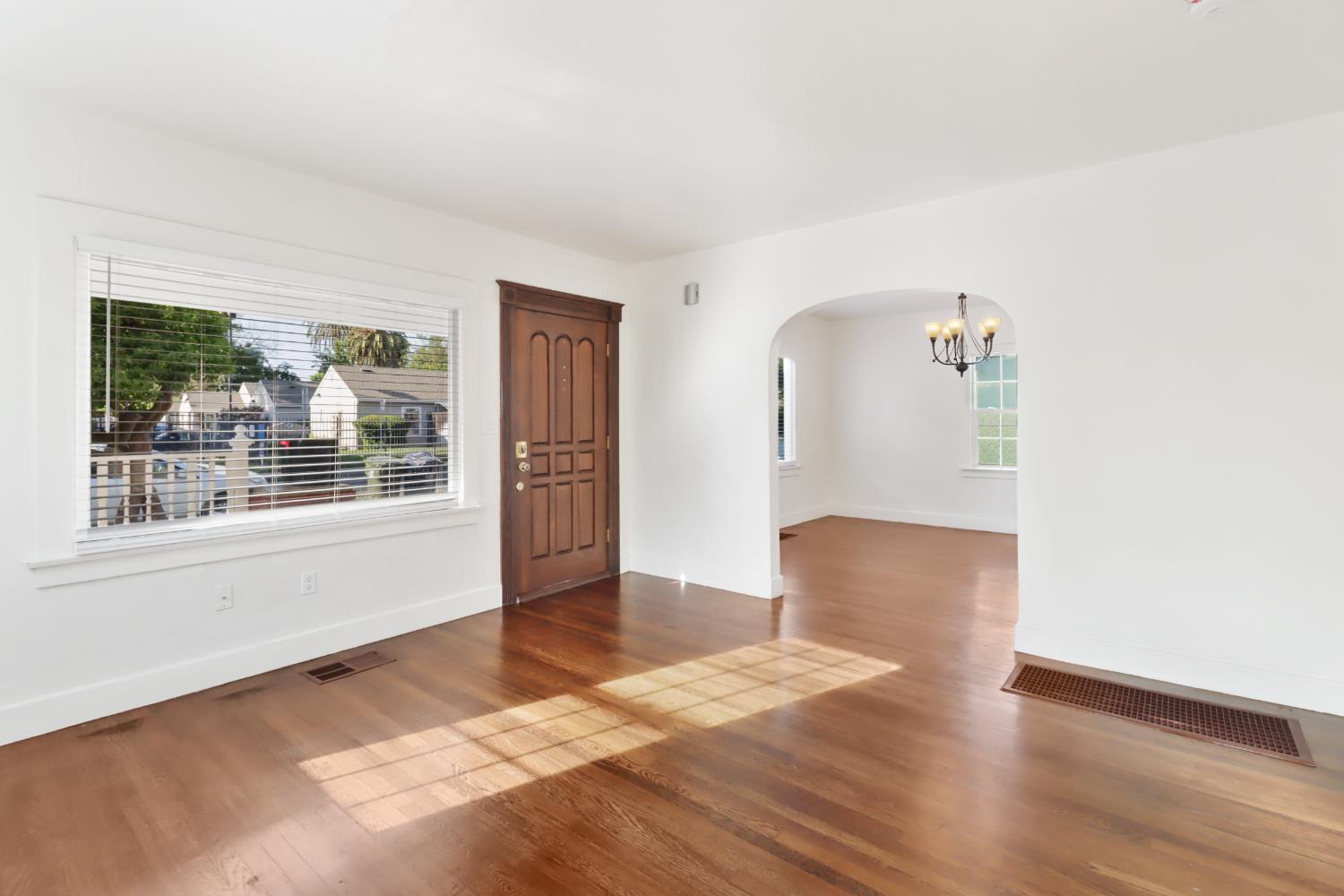 1812 El Monte Avenue Sacramento CA 95815
