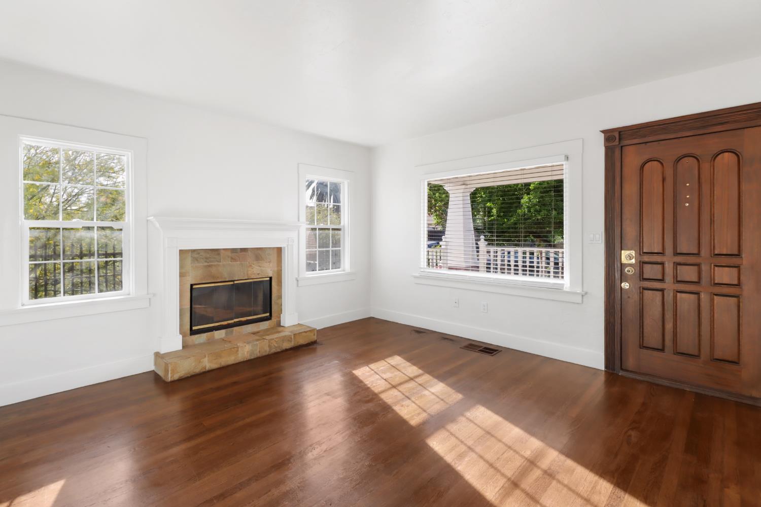 1812 El Monte Avenue Sacramento CA 95815