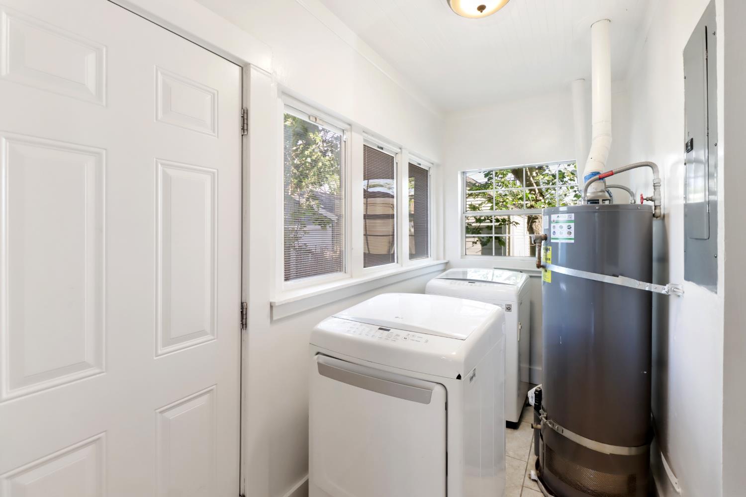 1812 El Monte Avenue Sacramento CA 95815