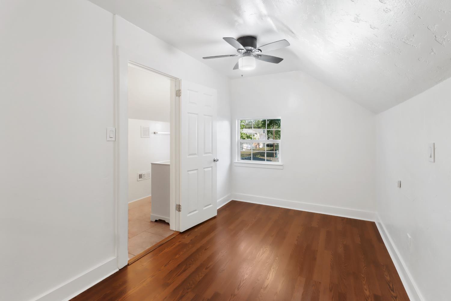 1812 El Monte Avenue Sacramento CA 95815