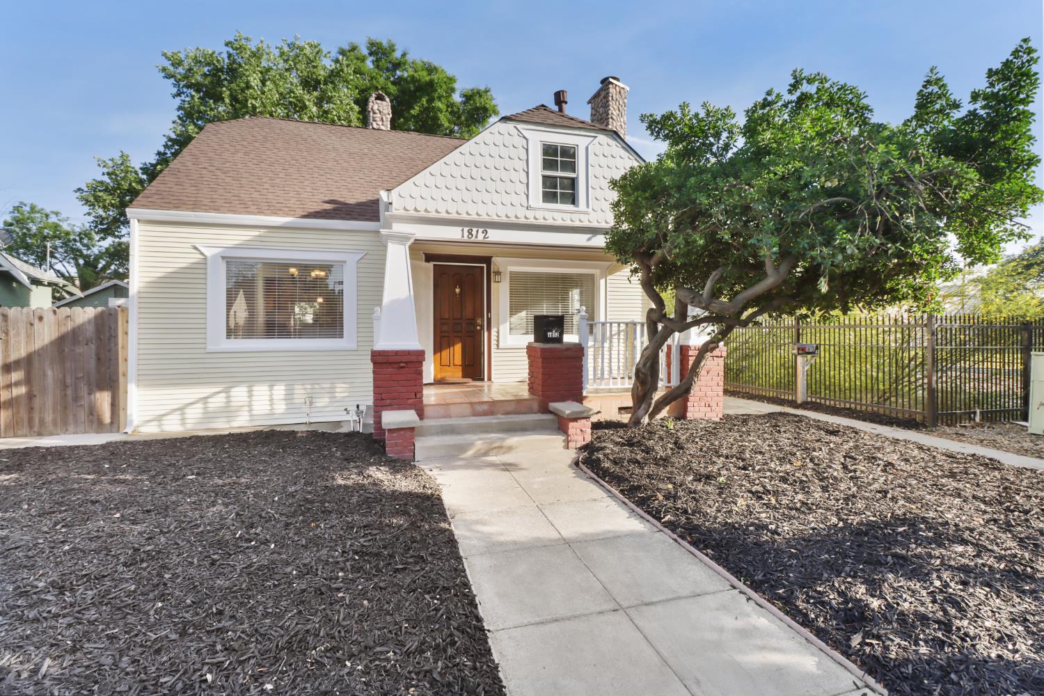1812 El Monte Avenue Sacramento CA 95815