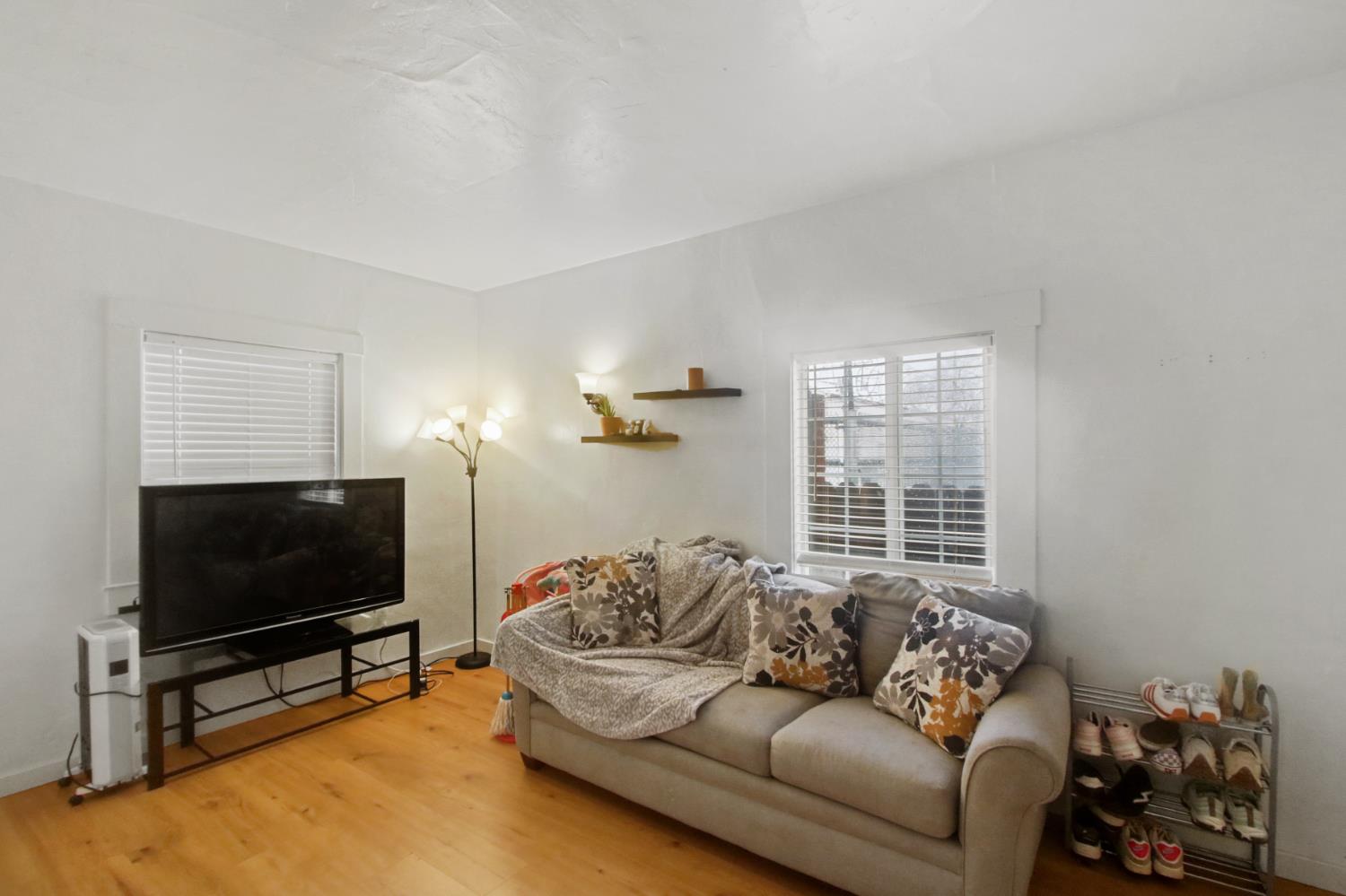 1812 El Monte Avenue Sacramento CA 95815