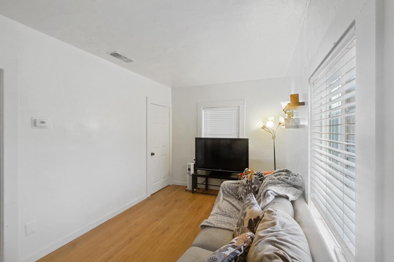 1812 El Monte Avenue Sacramento CA 95815