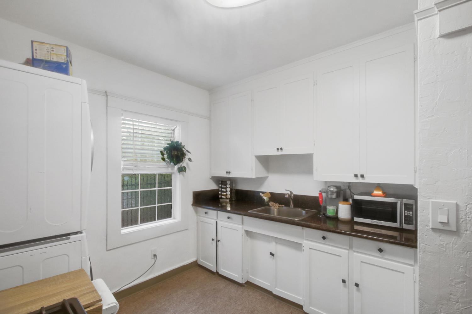 1812 El Monte Avenue Sacramento CA 95815