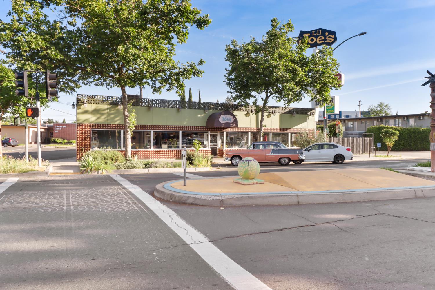 1812 El Monte Avenue Sacramento CA 95815