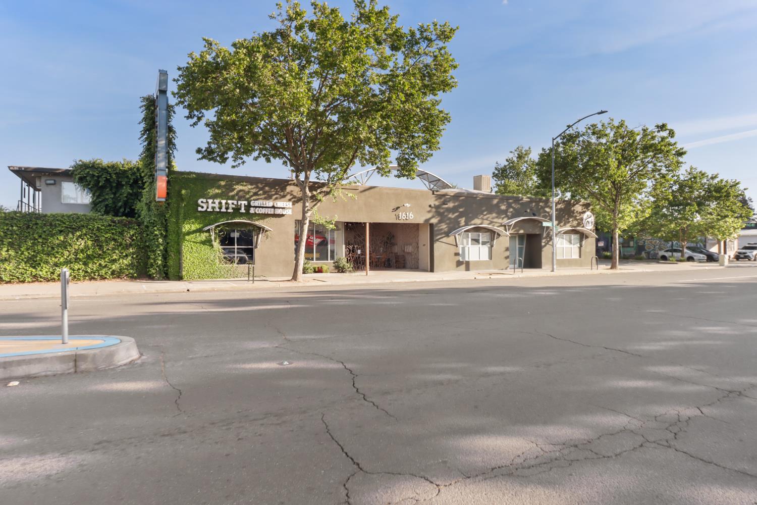 1812 El Monte Avenue Sacramento CA 95815