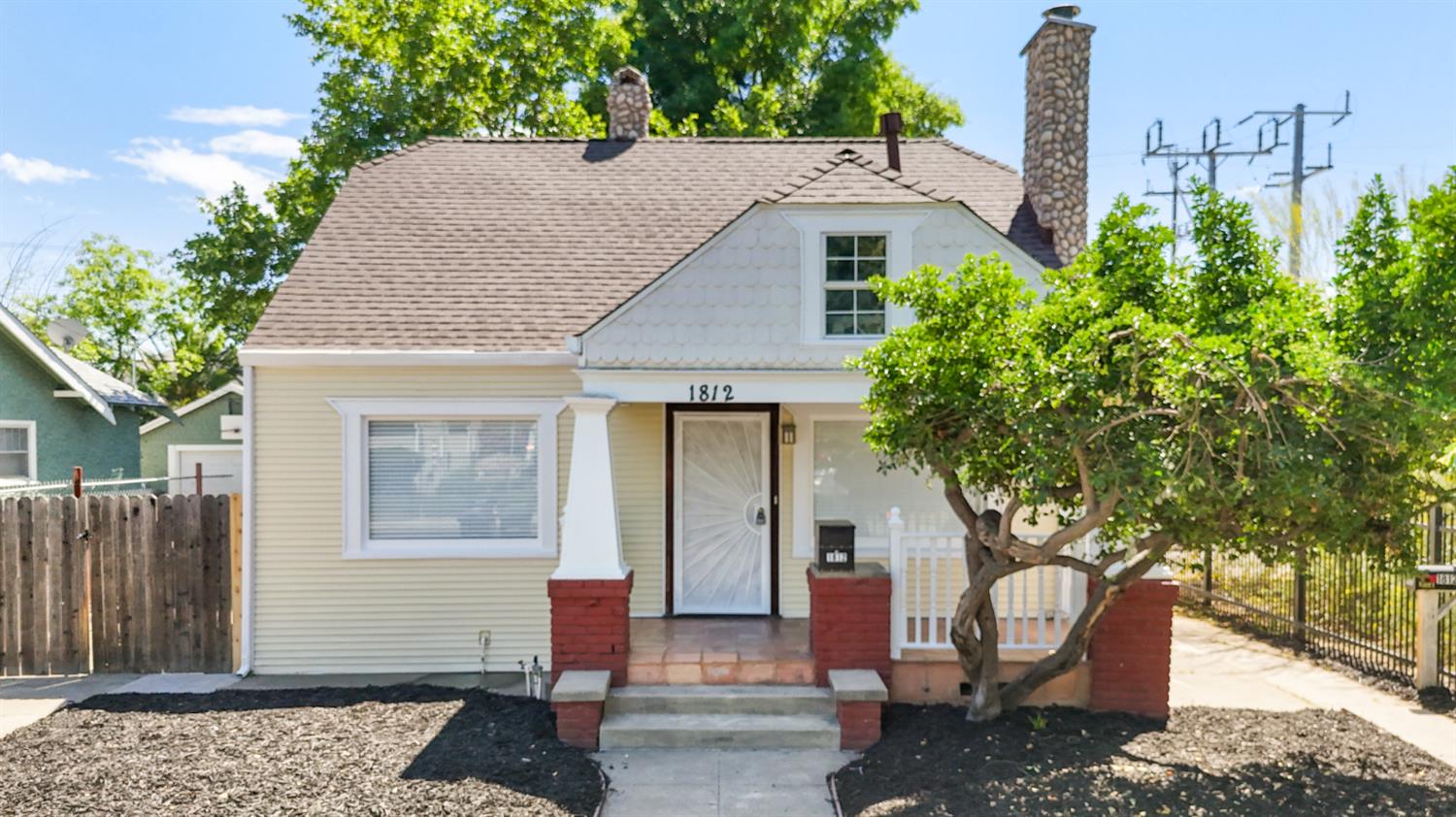 1812 El Monte Avenue Sacramento CA 95815