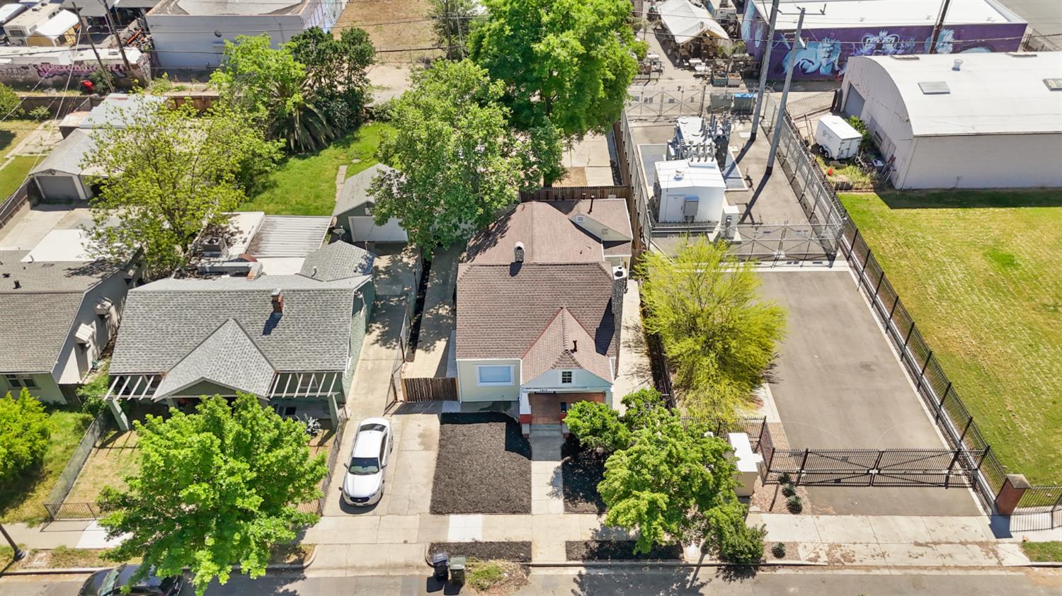 1812 El Monte Avenue Sacramento CA 95815