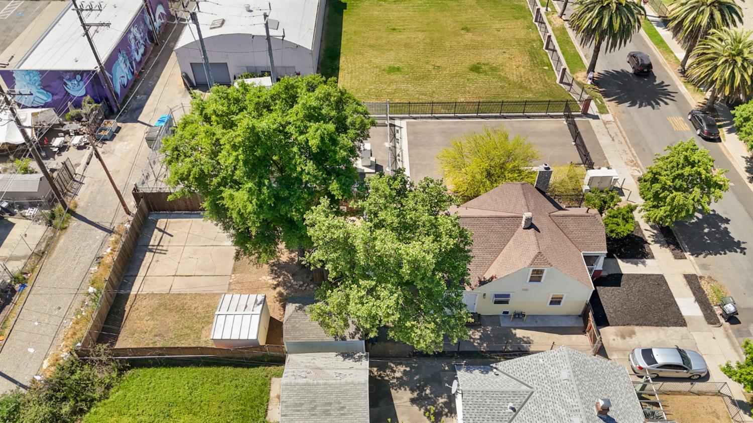 1812 El Monte Avenue Sacramento CA 95815