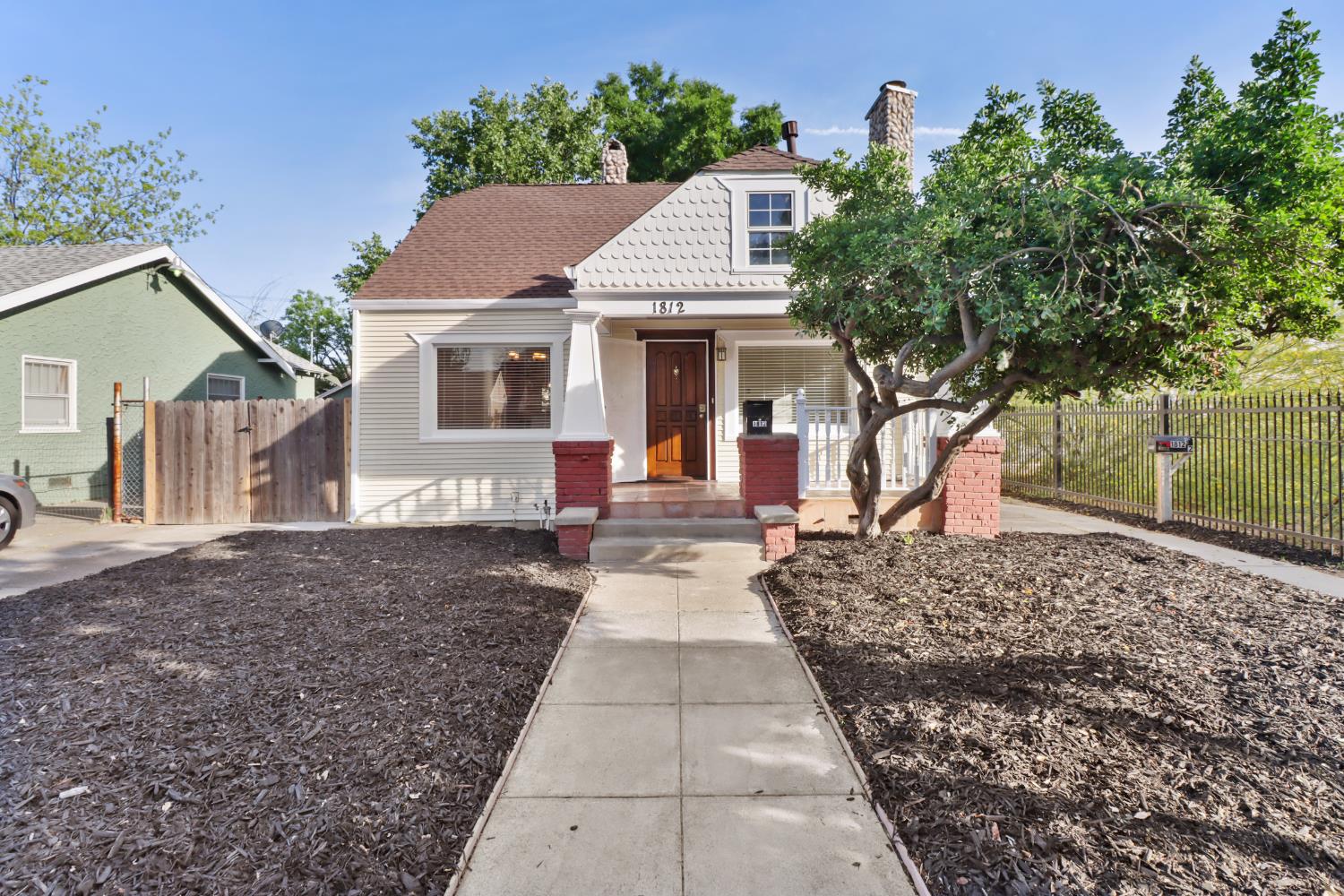 1812 El Monte Avenue Sacramento CA 95815