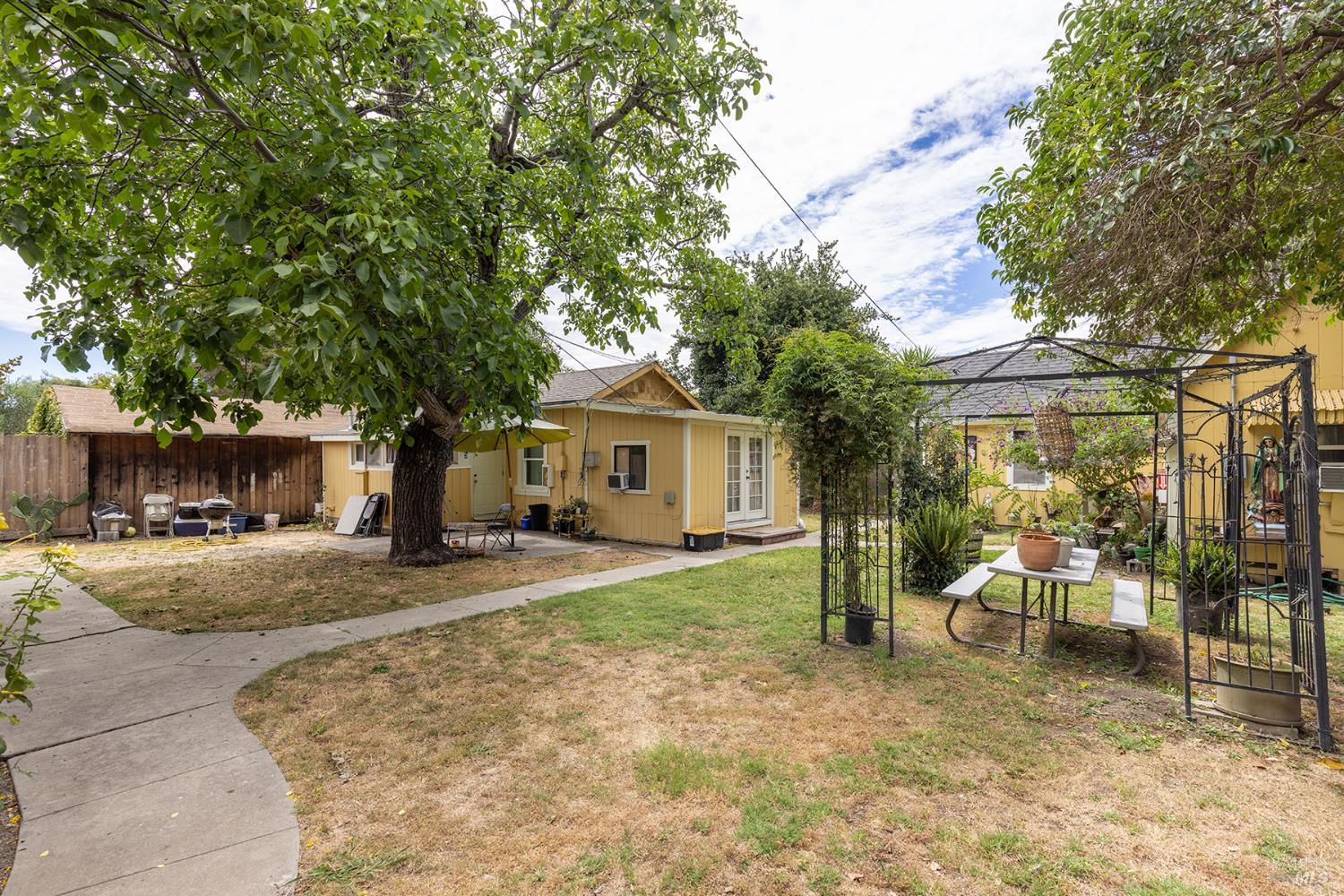 2123 2nd Street Napa CA 94559