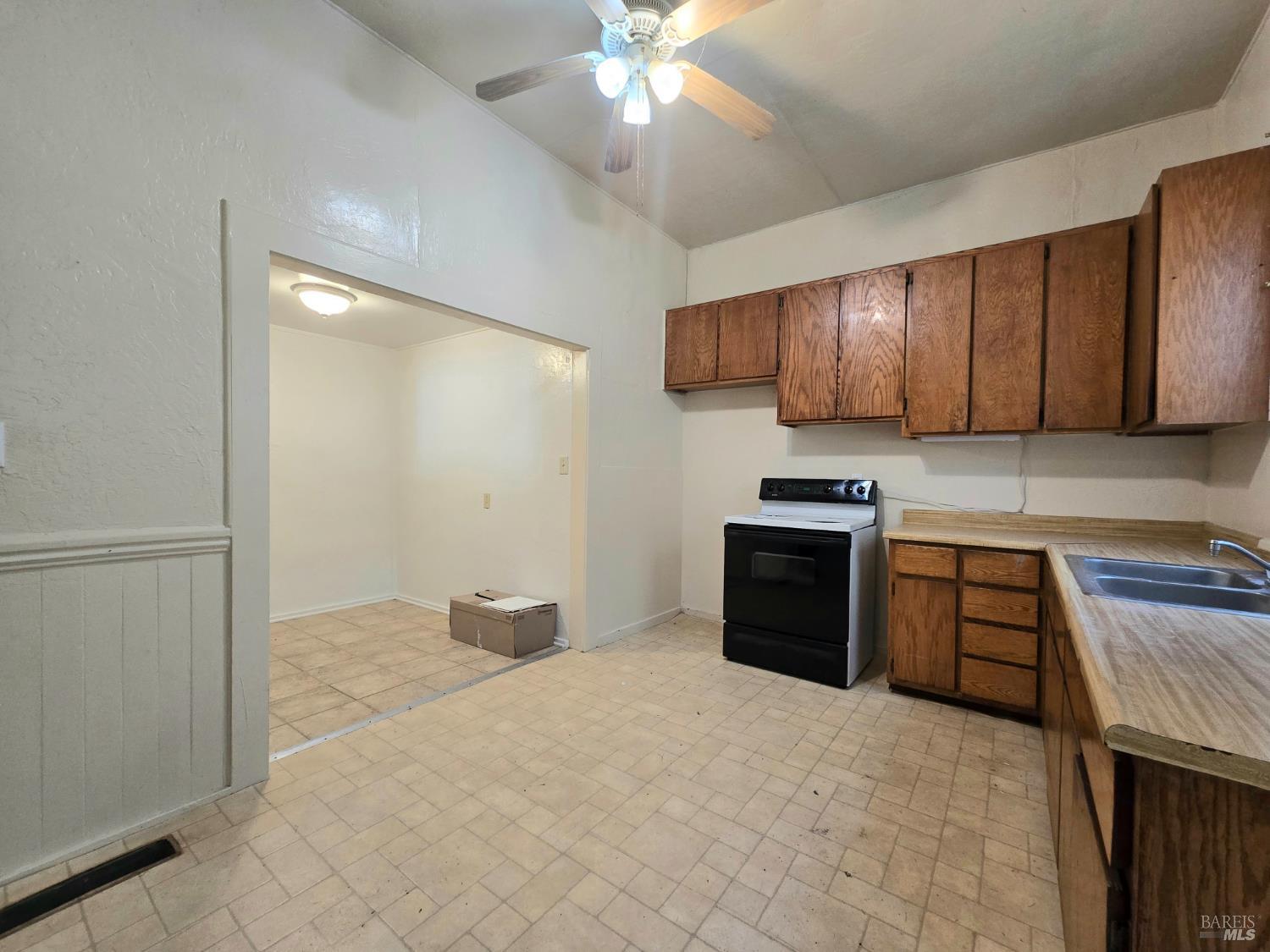 487 E Valley Street Willits CA 95490