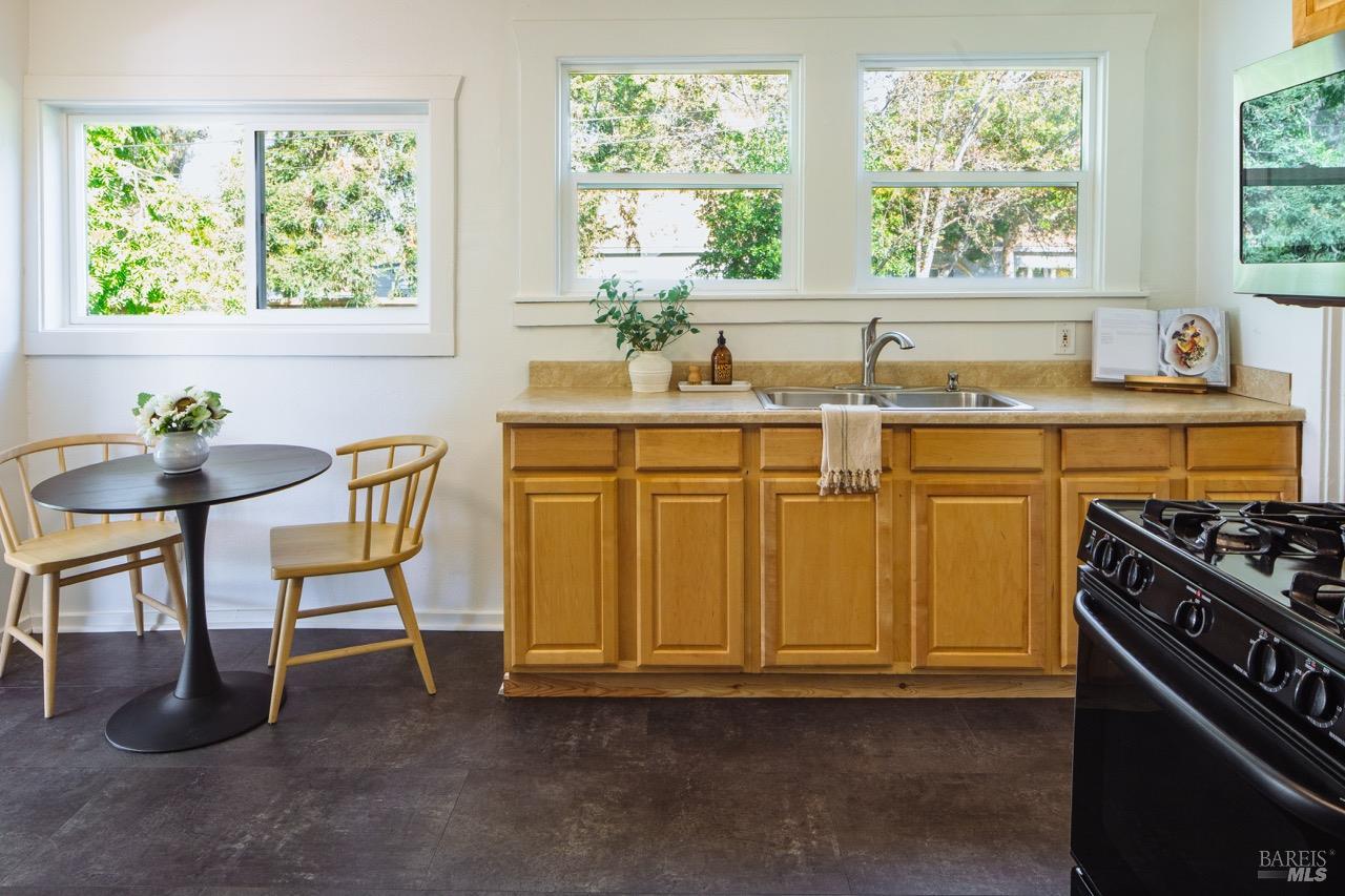 52 Eastman Lane Petaluma CA 94952