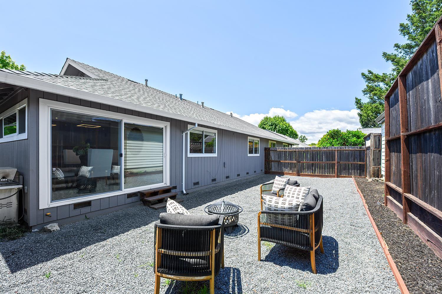 431-433 University Street Healdsburg CA 95448