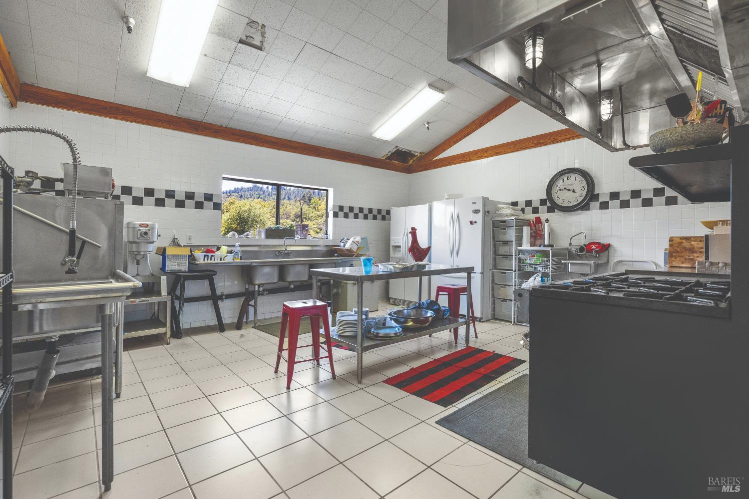 695 Cherry Creek Road Cloverdale CA 95425