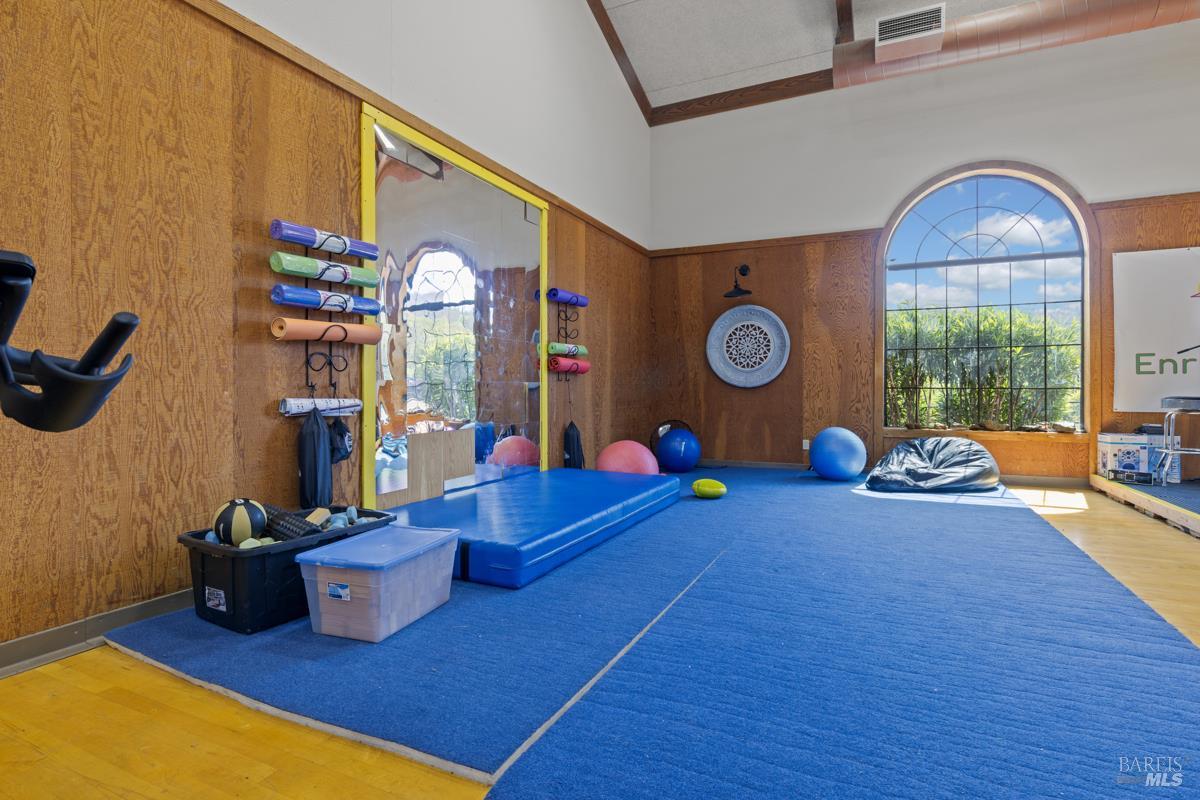 695 Cherry Creek Road Cloverdale CA 95425