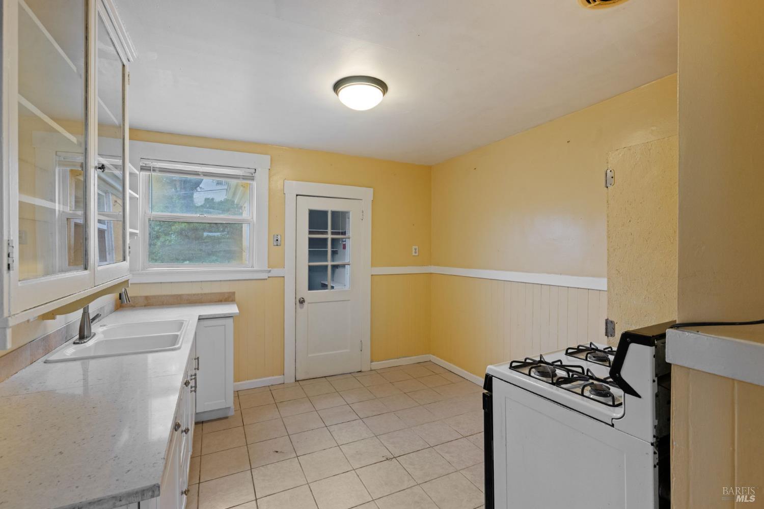12 Daniels Avenue Vallejo CA 94590
