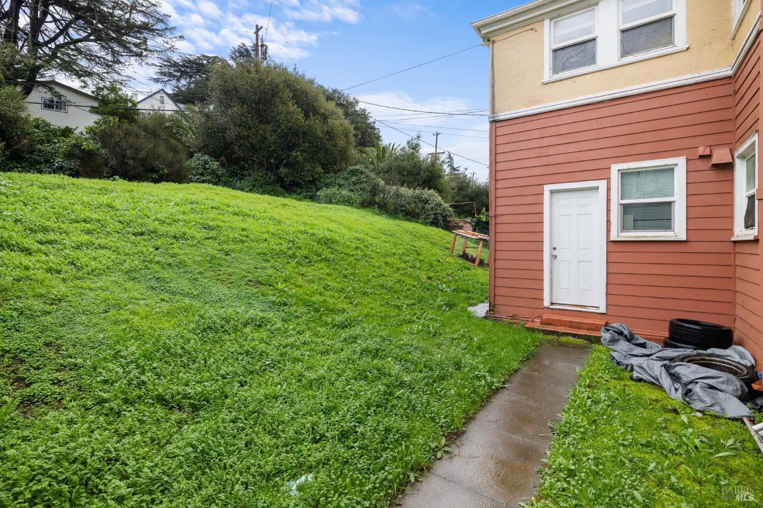 12 Daniels Avenue Vallejo CA 94590