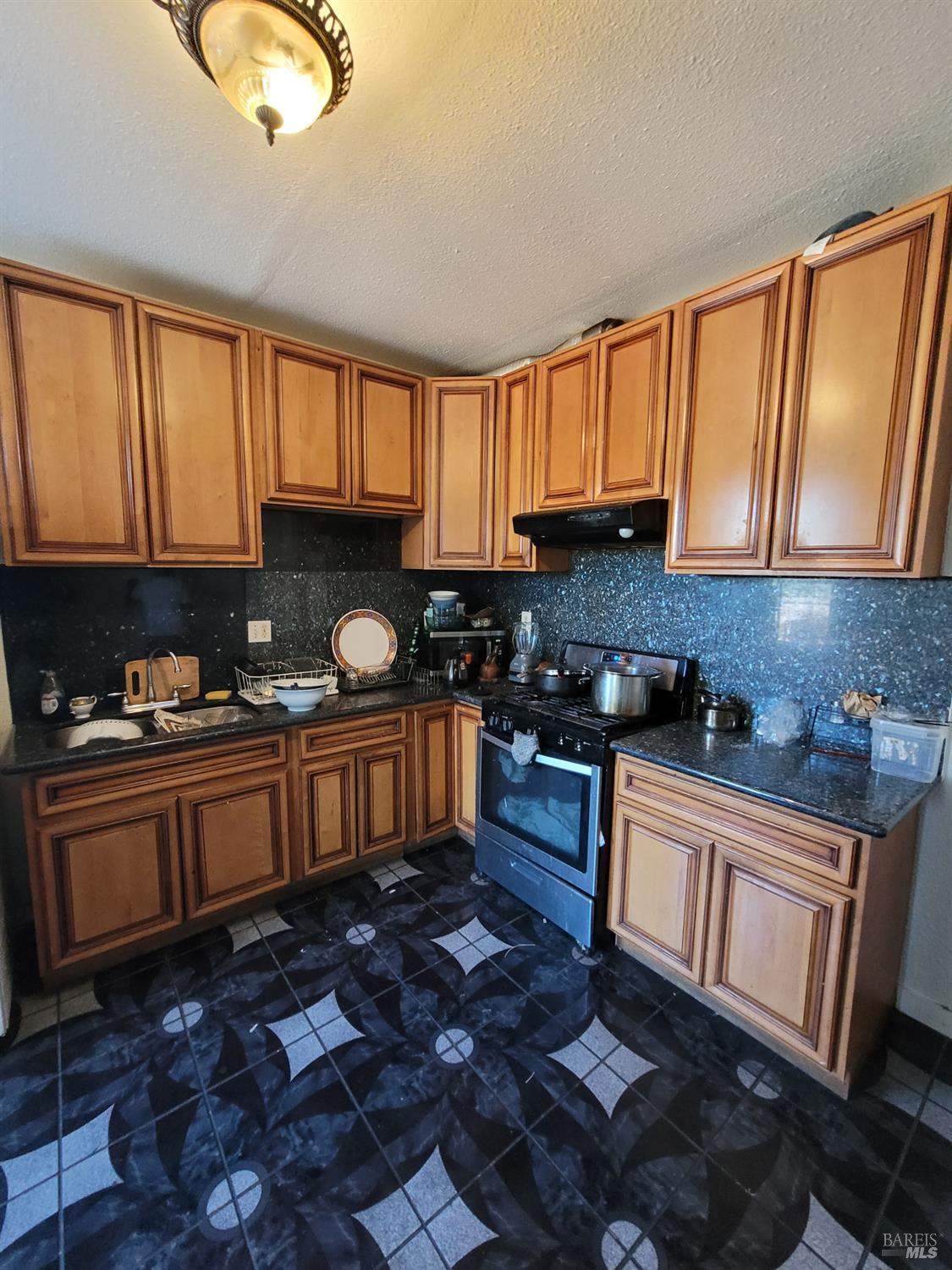 3865-3867 M L King Jr Way Oakland CA 94609