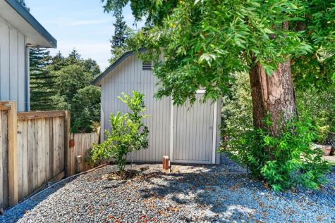 8060 Park Avenue Forestville CA 95436