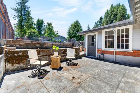 8060 Park Avenue Forestville CA 95436