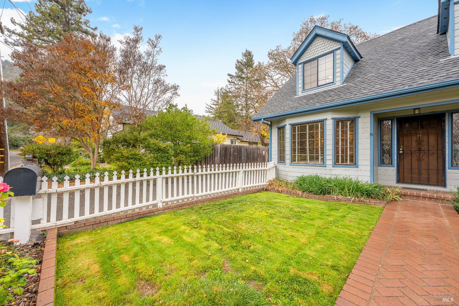 1096 W Standley Street Ukiah CA 95482