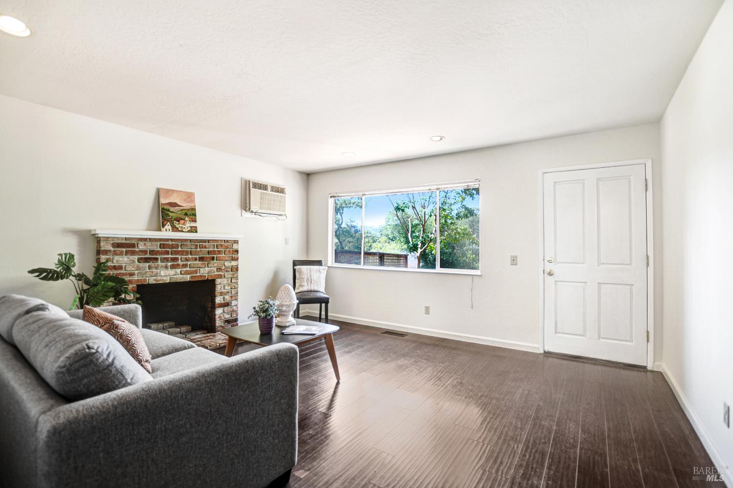17326-17328 Hillside Avenue Sonoma CA 95476