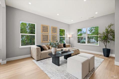 1524 Fair Oaks Court Santa Rosa CA 95404