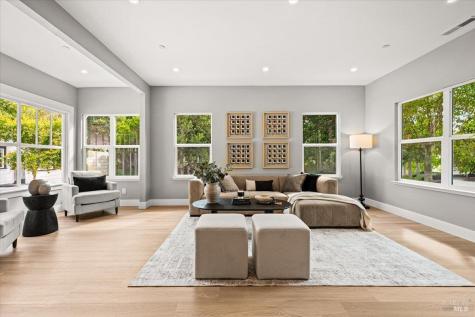 1524 Fair Oaks Court Santa Rosa CA 95404